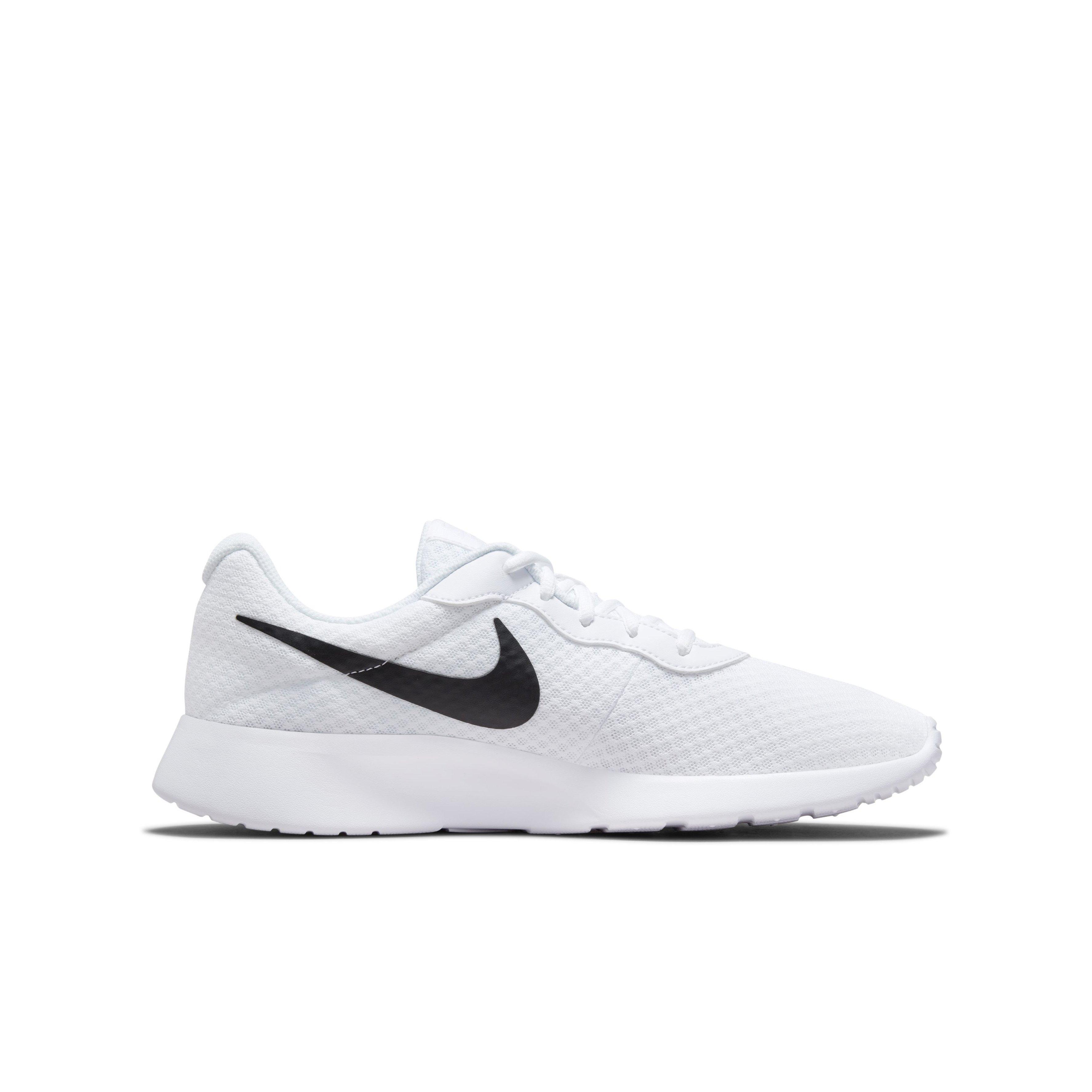 Nike tanjun 2024 grade school